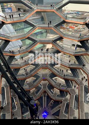 New York City, NY, Stati Uniti d'America - 05 Aprile 2019: La nave, un arte moderna, honeycomb come scala in Hudson Yards Foto Stock