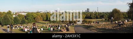 Londra - CIRCA NEL SETTEMBRE 2019: ampia vista panoramica sullo skyline di Londra visto da di Primrose Hill, ad alta risoluzione Foto Stock