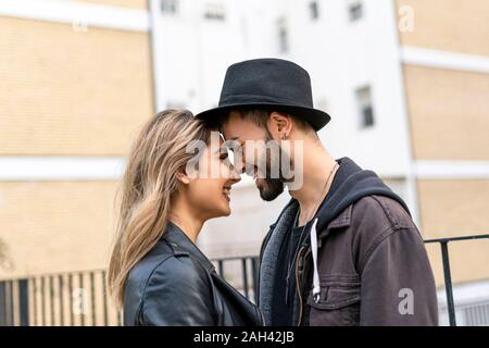 Coppia giovane in amore Foto Stock