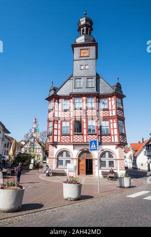 Germania, Hesse, Lorsch, sulla piazza del mercato davanti al vecchio municipio Foto Stock