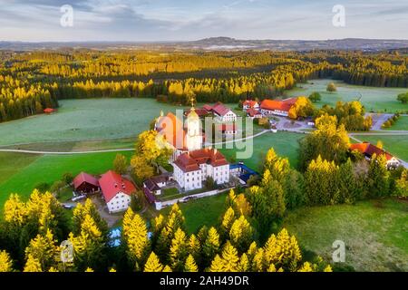 In Germania, in Baviera, Baviera, Pfaffenwinkel, Wies, veduta aerea della chiesa del pellegrinaggio di Wies al flagellato Salvatore Foto Stock