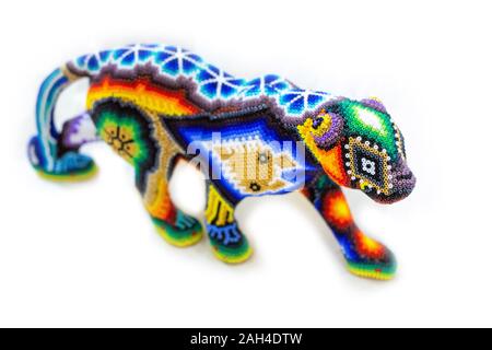 Tradizionale tallone huichol ornamento figure cultura messicana il lavoro Foto Stock
