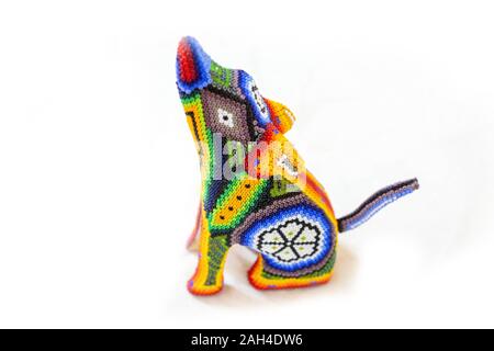 Tradizionale tallone huichol ornamento figure cultura messicana il lavoro Foto Stock
