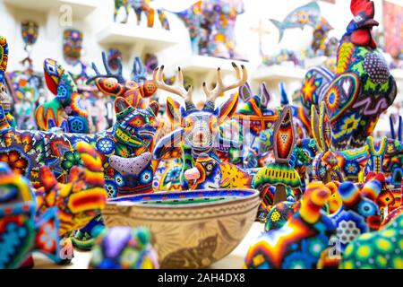 Tradizionale tallone huichol ornamento figure cultura messicana il lavoro Foto Stock