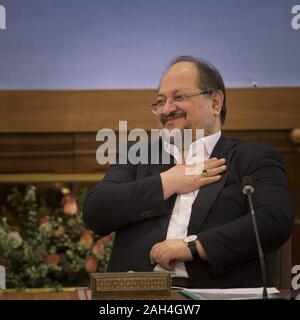 Dicembre 22, 2019, Teheran, Iran: un ritratto di MOHAMMAD SHARIATMADARI, all'Iran il Ministro delle cooperative, del lavoro e della previdenza sociale, in Tehran, Iran. Shariatmadari era nella posizione di Ministro dell'industria, dal 2017 al 2018. Egli ha anche servito come ministro del commercio dal 1997 al 2005 nel gabinetto del Presidente Mohammad Khatami. Egli è stato il presidente della campagna di Hassan Rouhani per il 2017 offerta. Shariatmadari è un riformista e considerato un moderato figura all'interno del camp (in contrasto ad una radicale riformatori), sebbene egli condivide alcune opinioni con i conservatori. (Credito Immagine: © Rouzbeh Fouladi/ZUMA FILO Foto Stock