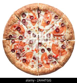 Hot sfornato fresco pizza italiana isolato su sfondo bianco. Vista superiore, laici piatta Foto Stock