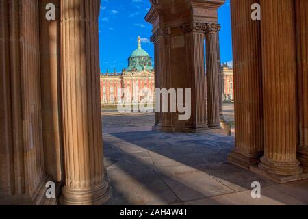 Nuovo palazzo e colonne di Potsdam in Germania Foto Stock