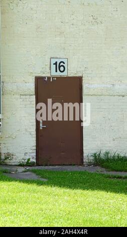 Numero della porta 16, Kirkbride Edificio, Fergus Falls ospedale statale, ex asilo mentale, USA Registro Nazionale dei Luoghi Storici, Minnesota. Foto Stock