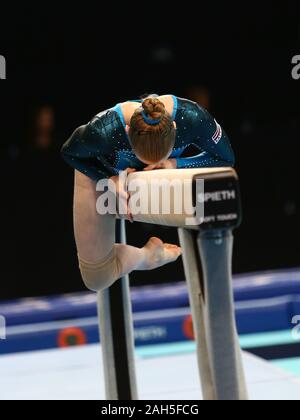 Szczecin, Polonia, 11 Aprile 2019: Zane Petrova della Lettonia compete sul fascio di equilibrio durante la ginnastica artistica campionati Foto Stock