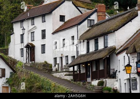Cottage bianco su Marte collina, Lynmouth, Devon Foto Stock
