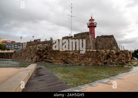 Il faro in Forte di Santa Catarina, Figueira da Foz, Portogallo Foto Stock