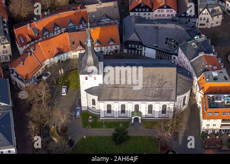 Foto aerea, la storica città vecchia, city ring road, Chiesa del Redentore, Kirchplatz, Lüdenscheid, Märkischer Kreis, Sauerland, Nord Rhine-Westphali Foto Stock