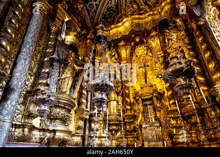 Oro opulento interno della Cattedrale di nostra Signora dell'Assunzione, Madeira, Portogallo Foto Stock