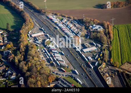Fotografia aerea, Schwerte Lichtendorf resto stop, Dortmund / Schwerte limiti della città, parcheggio per camion, autostrada A1, la zona della Ruhr, Renania settentrionale-Vestfalia, Ger Foto Stock