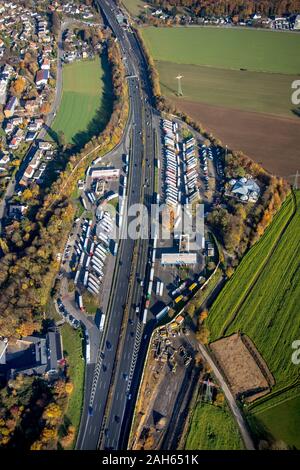 Fotografia aerea, Schwerte Lichtendorf resto stop, Dortmund / Schwerte limiti della città, parcheggio per camion, autostrada A1, la zona della Ruhr, Renania settentrionale-Vestfalia, Ger Foto Stock