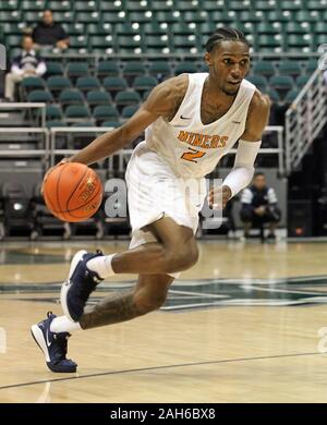 Dicembre 25, 2019 - UTEP minatori guardia Lathon Jordan (2) dribbling durante un gioco al Diamond Head classiche tra il Boise State Broncos e i minatori UTEP a Stan Sheriff Center di Honolulu, HI - Michael Sullivan/CSM. Foto Stock