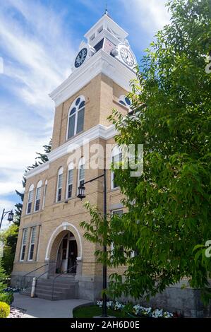 Dillon, Montana - Luglio 23, 2014: l'ingresso anteriore e Torre dell'orologio del Beaverhead County Courthouse Foto Stock