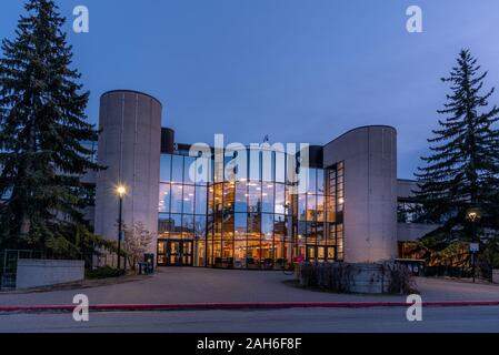 Edifici moderni situato sui terreni dell'Università di Calgary a Calgary, Alberta, Canada. Foto Stock