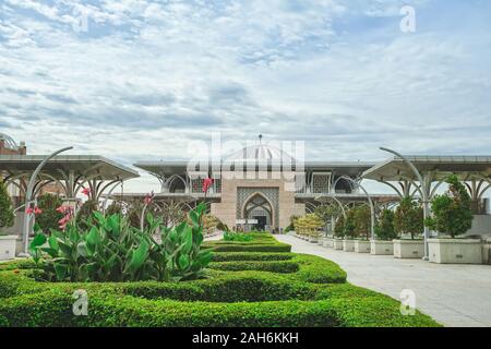 La moschea di ferro denominato Masjid Tuanku Mizan Zainal Abidin in Putrajaya, Malaysia. Foto Stock