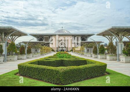 La moschea di ferro denominato Masjid Tuanku Mizan Zainal Abidin in Putrajaya, Malaysia. Foto Stock