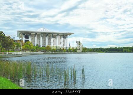 La moschea di ferro denominato Masjid Tuanku Mizan Zainal Abidin in Putrajaya, Malaysia. Foto Stock