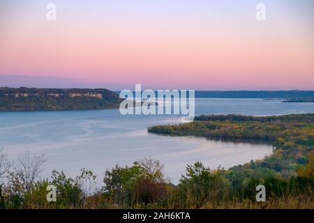 Tramonto sul lago di Pipino sul fiume Mississippi, Frontenac State Park, Minnesota, Stati Uniti d'America Foto Stock