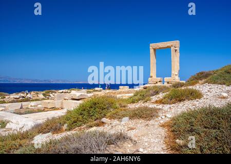 Portara - rovine dell antico tempio di Apollo Delian sull isola di Naxos, Cicladi Grecia Foto Stock