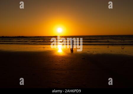 Tramonto in Agadir in spiaggia Foto Stock