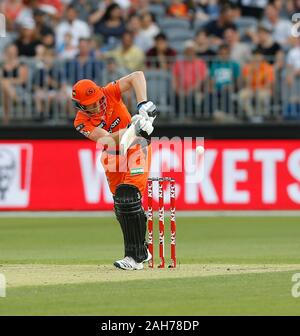 Perth, Western Australia. Il 26 dicembre, 2019. Il 26 dicembre 2019; Optus Stadium, Perth, Australia occidentale, Australia; Big Bash League Cricket, Perth Scorchers rispetto a Sydney Sixers; Ashton Turner del Perth Scorchers gioca verso il basso il lato della gamba - Editoriale usare carte di credito: Azione Plus immagini di sport/Alamy Live News Foto Stock