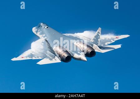 Il Sukhoi Su-57 Stealth Fighter getto d'aria russa vigore al MAKS airshow 2019. Foto Stock