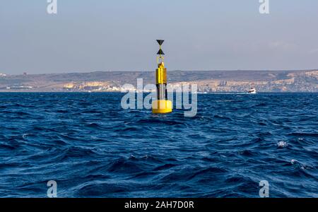 Navigazione boa galleggiante - Ovest il cardinale Marco - nel mare Mediterraneo Foto Stock