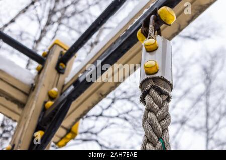 Corda elemento di fissaggio su una strada simulatore di arrampicata Foto Stock