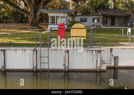 Navigazione Burrell Lock & Dam in bisogno di restauro. Foto Stock