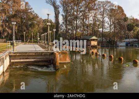 Navigazione Burrell Lock & Dam in bisogno di restauro. Foto Stock