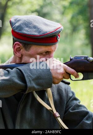 La lettonia, LIEPAJA - 8 giugno: Liepaja è un ottimo luogo dove assaporare l'arte, la musica e le attività sulla spiaggia. Attori soldati giocare in data 8 giugno 2019, Liepaja, Latv Foto Stock