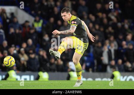 Londra, Regno Unito. Il 26 dicembre, 2019.Pierre-Emile Hojbjerg di Southampton in azione. Premier League, Chelsea v Southampton a Stamford Bridge di Londra il Boxing Day, giovedì 26 dicembre 2019. Questa immagine può essere utilizzata solo per scopi editoriali. Solo uso editoriale, è richiesta una licenza per uso commerciale. Nessun uso in scommesse, giochi o un singolo giocatore/club/league pubblicazioni. pic da Steffan Bowen/ Credito: Andrew Orchard fotografia sportiva/Alamy Live News Foto Stock