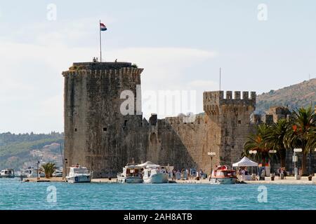 Castello Kamerlengo e fortezza, porto di Trogir, Dalmazia, Croazia, Europa Foto Stock