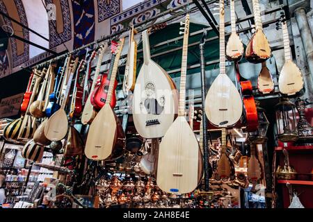 Bagno turco Strumenti musicali Gli strumenti musicali sono venduti nel mercato Foto Stock