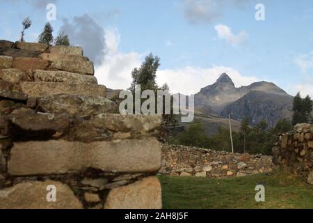 Ichic Willcahuain, un incredibile sito archeologico tra molti che si possono scoprire in Perù Foto Stock