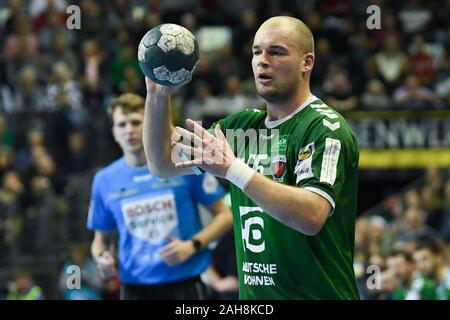 Berlino, Germania. Il 26 dicembre, 2019. Pallamano: Bundesliga, Füchse Berlin - SC DHfK Leipzig, XIV GIORNATA Max-Schmeling-Halle. Lettore di Fox Paolo Drux sulla sfera. Credito: Jörg Carstensen/dpa/Alamy Live News Foto Stock