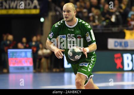 Berlino, Germania. Il 26 dicembre, 2019. Pallamano: Bundesliga, Füchse Berlin - SC DHfK Leipzig, XIV GIORNATA Max-Schmeling-Halle. Lettore di Fox Paolo Drux sulla sfera. Credito: Jörg Carstensen/dpa/Alamy Live News Foto Stock