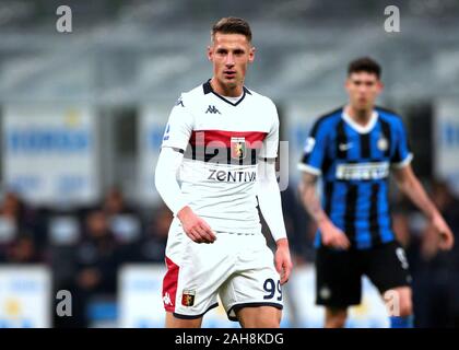 Milano, ITALIA - 21 dicembre 2019: Andrea Pinamonti si affaccia durante la Serie A 2019/2020 INTER contro GENOVA allo Stadio San Siro. Foto Stock