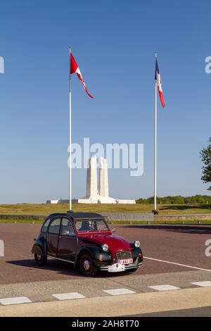 Il Canadian National Vimy Memorial (Prima Guerra Mondiale Memorial) sulla cresta di Vimy vicino alla città di Arras. Foto Stock