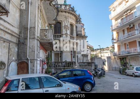Villa Cuomo, vico sant'eframo, paradisiello, Napoli - facciata Foto Stock