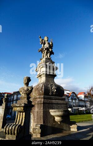 Statua di Viana a Jardim da parco marginali, Provincia del Minho, Portogallo settentrionale Foto Stock