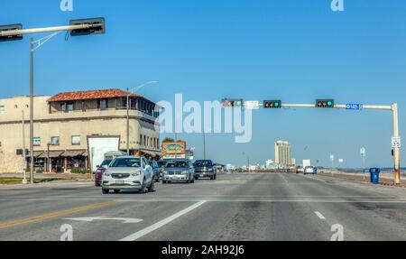 Galveston Seawall Drive e parco urbano Foto Stock