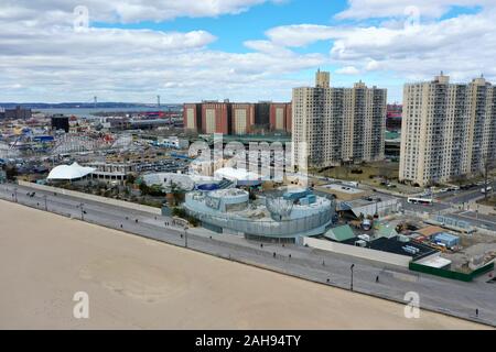 Brooklyn, New York - Marzo 16, 2019: New York Aquarium sulla spiaggia di Coney Island New York City. Foto Stock