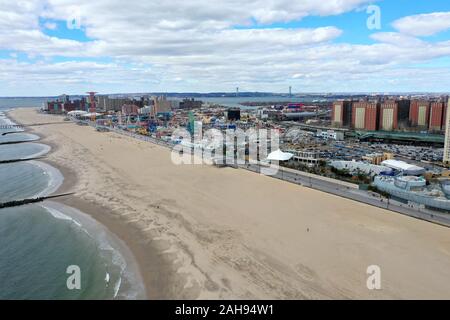 Brooklyn, New York - Marzo 16, 2019: New York Aquarium sulla spiaggia di Coney Island New York City. Foto Stock