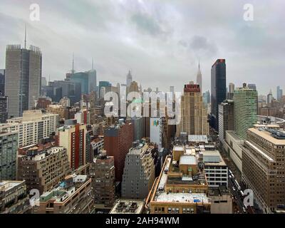 New York City - Dic 13, 2019: Il New Yorker Hotel uno dei più famosi alberghi di New York, situato sulla 8th Avenue nel centro di Manhattan. Foto Stock