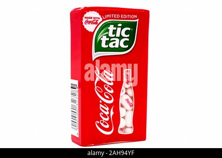 Edizione limitata di TIC TAC fatta con la coca-cola. Tic Tac è un marchio di Ferrero, coca-cola e il contorno bottiglia design sono marchi registrati della Coca-Col Foto Stock